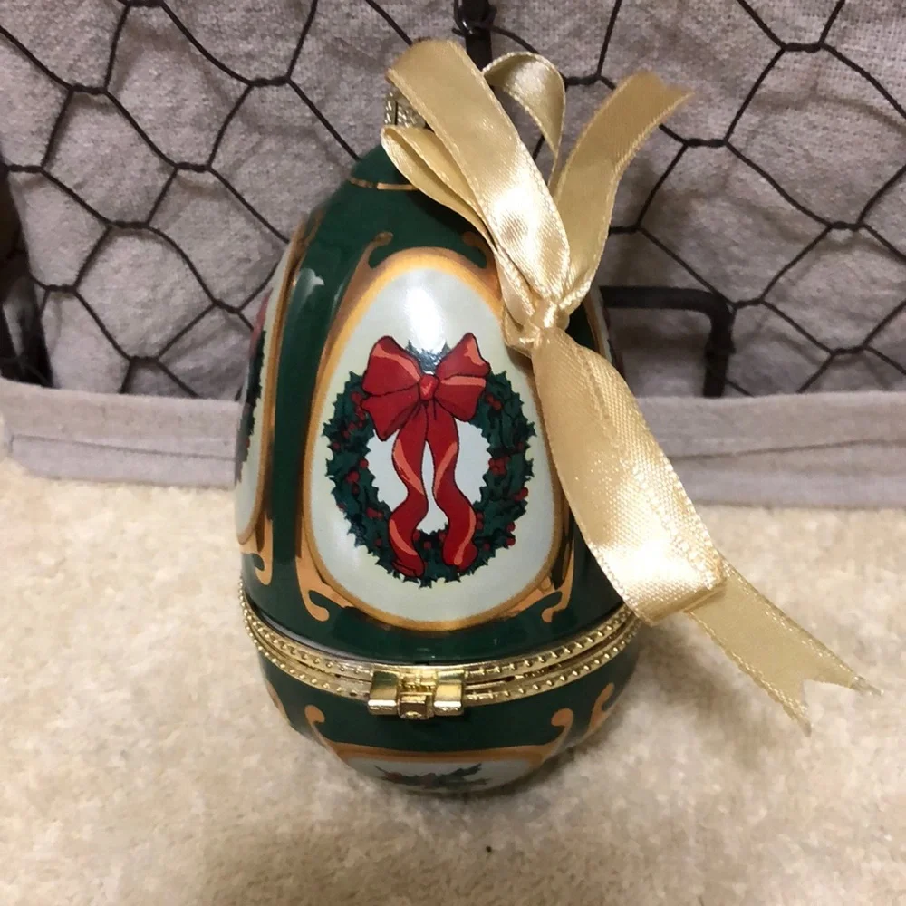 Mr Christmas Valerie Parr Hill Musical Ornament/Trinket Box Wreath 5x3.5”